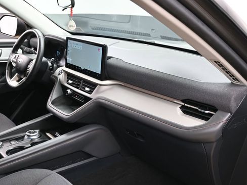 Used 2025 Ford Explorer Active RWD image 40