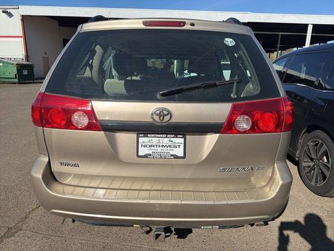 Used 2010 Toyota Sienna CE image 5