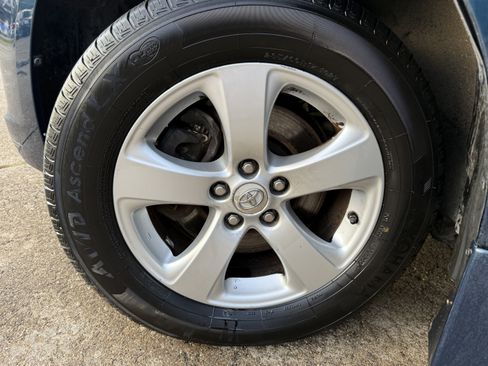 Used 2011 Toyota Sienna LE image 33