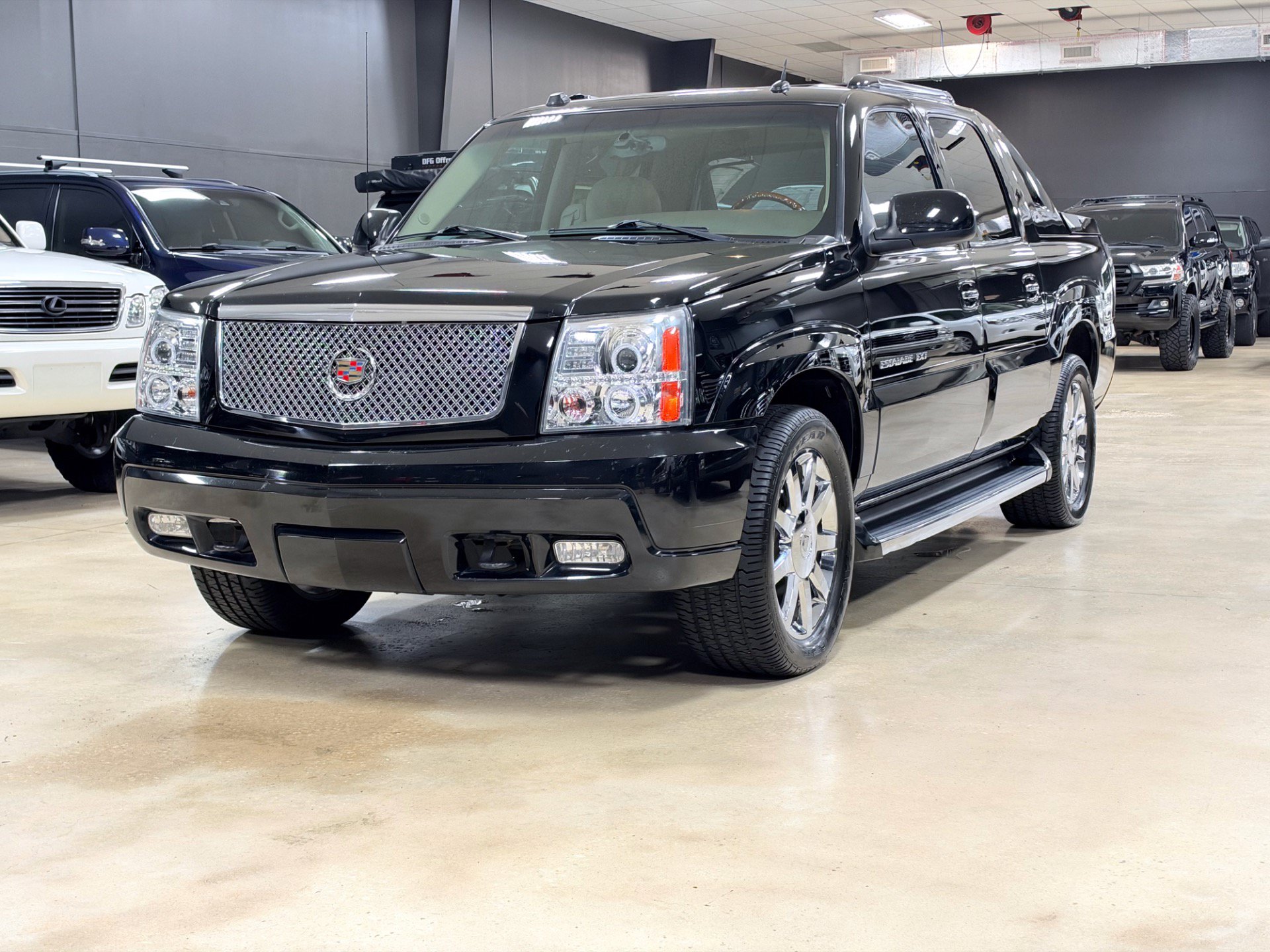 Used 2005 Cadillac Escalade EXT AWD/4WD image 2