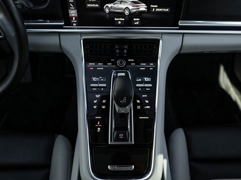 Used 2021 Porsche Panamera image 42