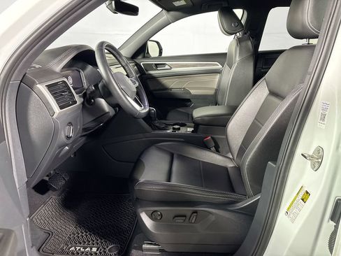 Used 2023 Volkswagen Atlas Cross Sport SE w/ Panoramic Sunroof Package image 12