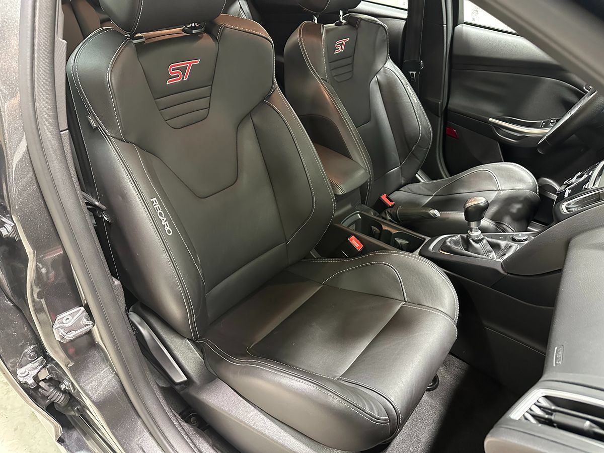 Used 2015 Ford Focus ST w/ Equipment Group 402A FWD image 12