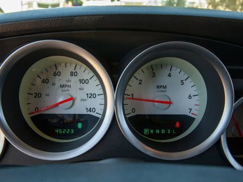 Used 2005 Dodge Magnum SE image 18