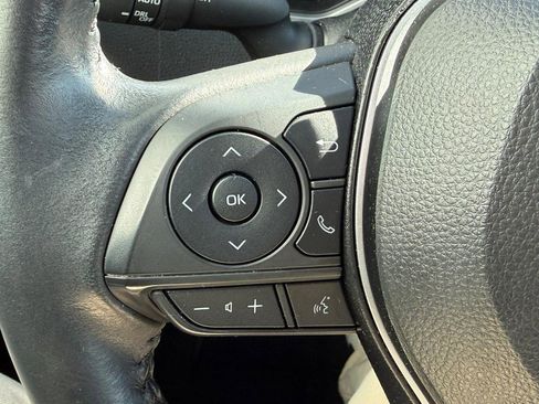 Used 2023 Toyota Corolla Cross XLE image 17