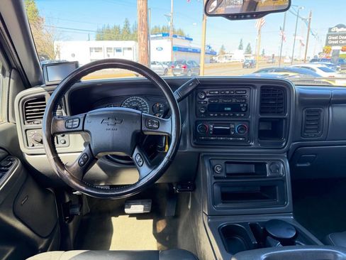 Used 2006 Chevrolet Silverado 2500 LS image 31