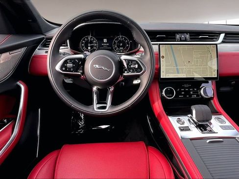 Used 2025 Jaguar F-PACE R-Dynamic S image 8