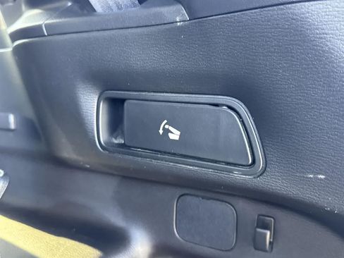 Used 2024 Mitsubishi Outlander SE image 35