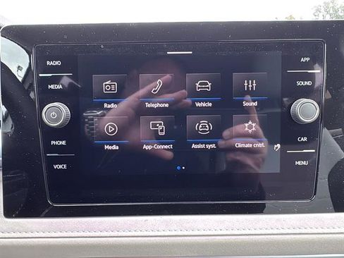 New 2026 Volkswagen Taos SE image 19