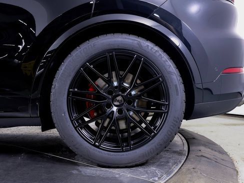 New 2025 Porsche Cayenne Turbo image 27