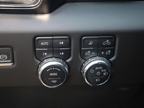 Used 2024 GMC Sierra 2500 AT4 w/ AT4 Premium Plus Package AWD/4WD image 11