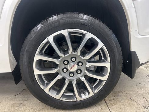 Used 2023 GMC Acadia Denali w/ Denali Ultimate Package image 7