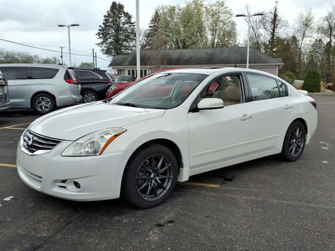 Used 2012 Nissan Altima 3.5 SR w/ Sport Pkg image 3