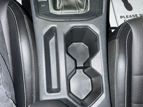 Used 2024 Volkswagen Jetta SE image 21