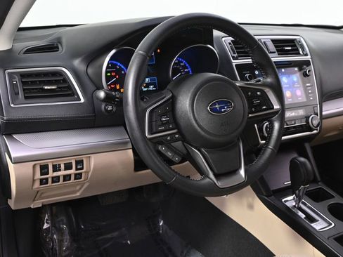 Used 2019 Subaru Outback 2.5i Premium image 11