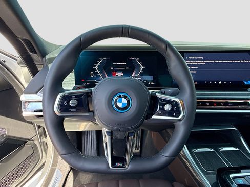 Used 2025 BMW i7 eDrive50 w/ M Sport Package RWD image 42