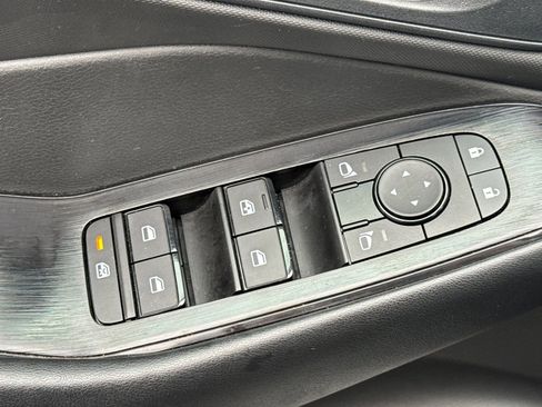 Used 2024 Nissan Rogue S image 11