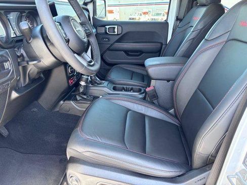 Used 2025 Jeep Gladiator Rubicon w/ Safety Group AWD/4WD image 15