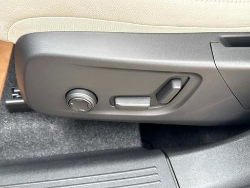 New 2026 Volvo XC40 B5 Plus w/ Climate Package image 18