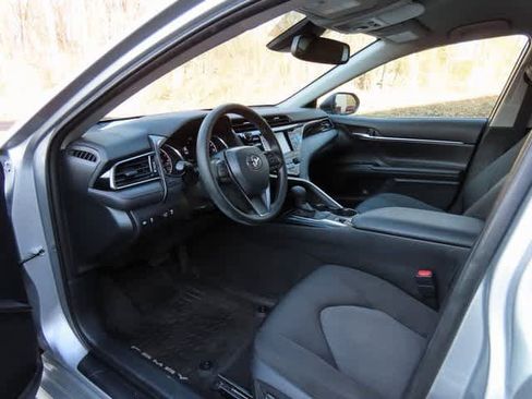 Used 2020 Toyota Camry LE image 2