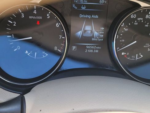 Used 2015 Nissan Rogue SV w/ SV Premium Package FWD image 19