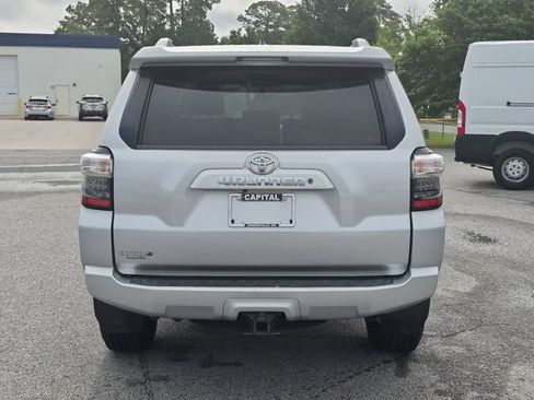 Used 2017 Toyota 4Runner SR5 RWD image 4