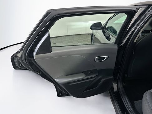 Used 2025 Kia K4 LXS image 27