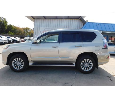 Used 2015 Lexus GX 460 image 4