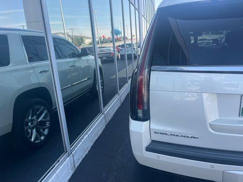Used 2015 Cadillac Escalade Premium AWD/4WD image 12