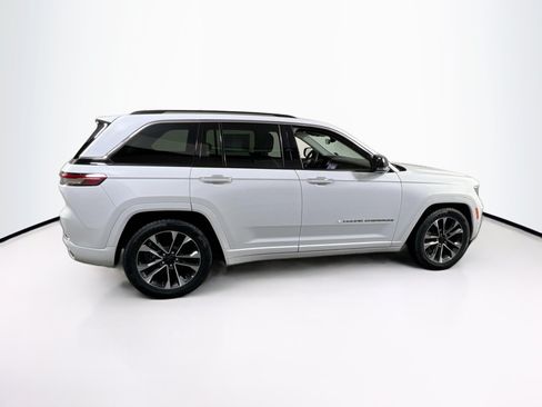 Used 2022 Jeep Grand Cherokee Overland AWD/4WD image 4