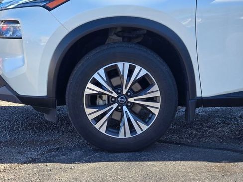 Used 2022 Nissan Rogue SV w/ SV Premium Package image 14