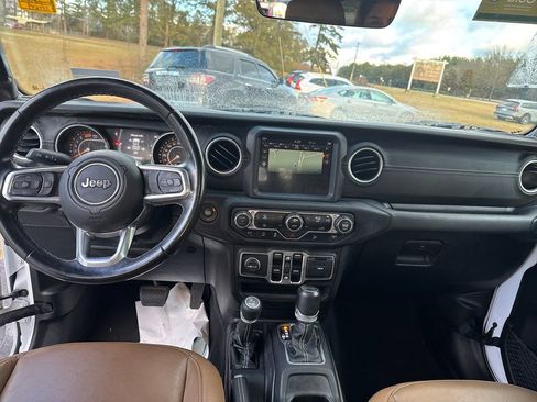 Used 2020 Jeep Wrangler Unlimited Sahara image 14