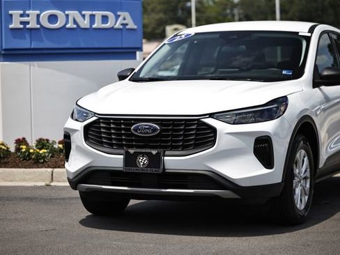 Used 2025 Ford Escape Active AWD/4WD image 2