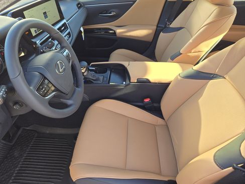 New 2025 Lexus ES 350 w/ Premium Package image 9