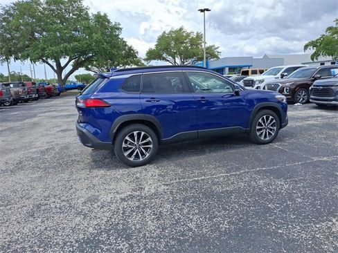 Used 2024 Toyota Corolla Cross XLE image 4