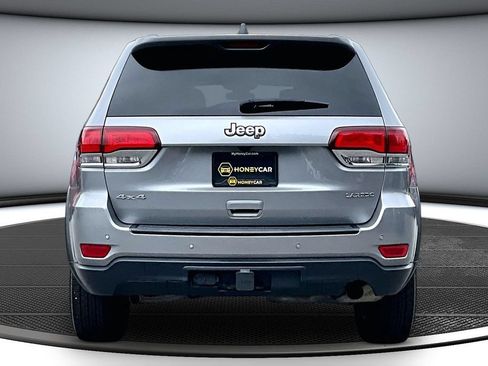 Used 2021 Jeep Grand Cherokee Laredo w/ Security & Convenience Group AWD/4WD image 5