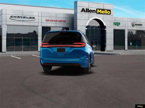 New 2026 Chrysler Pacifica Limited image 14