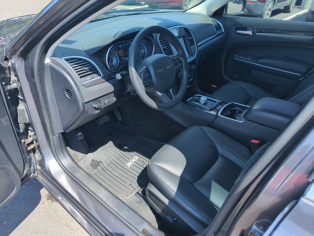 Used 2015 Chrysler 300 Limited RWD image 11