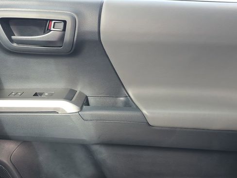 Used 2016 Toyota Tacoma SR5 image 24