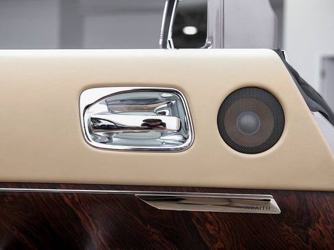 Used 2016 Rolls-Royce Wraith RWD image 43