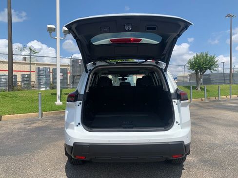 New 2026 Nissan Rogue SV FWD image 5