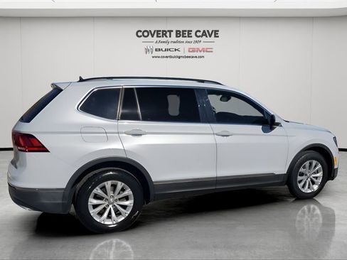 Used 2018 Volkswagen Tiguan SE w/ Panoramic Sunroof Package image 10