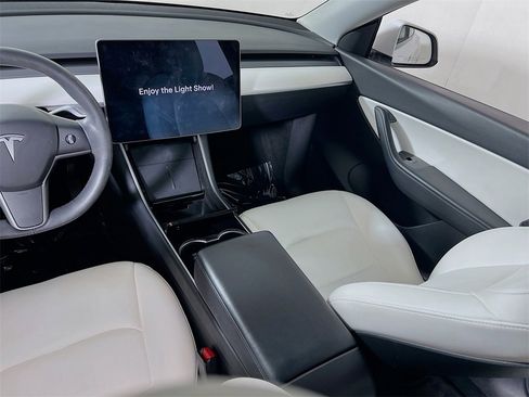 Used 2021 Tesla Model Y Long Range image 22