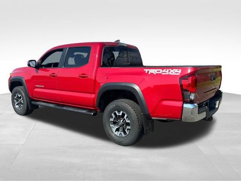 Used 2019 Toyota Tacoma TRD Off-Road AWD/4WD image 4