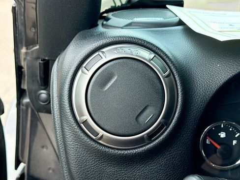 Used 2018 Jeep Wrangler Unlimited Sahara w/ Dual Top Group AWD/4WD image 6