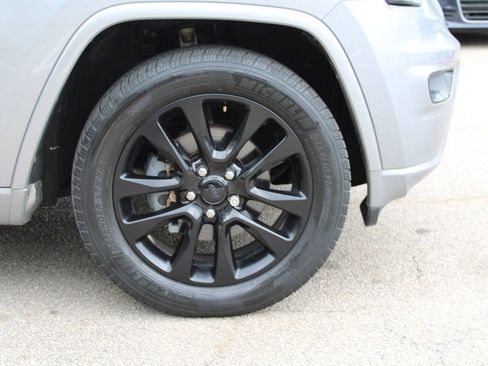 Used 2017 Jeep Grand Cherokee Altitude RWD image 31