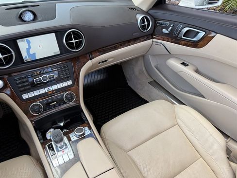 Used 2015 Mercedes-Benz SL 550 w/ Driver Assistance Package image 26