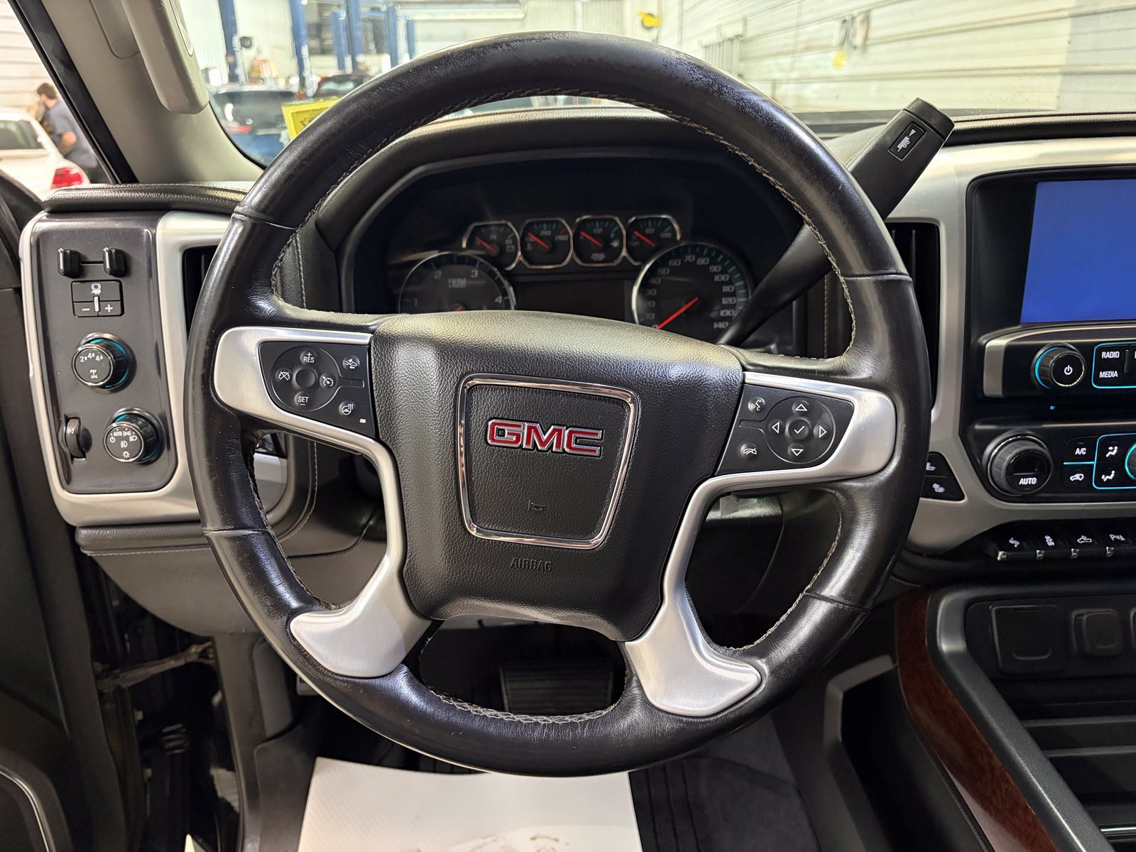 Used 2019 GMC Sierra 2500 SLT w/ Duramax Plus Package AWD/4WD image 15