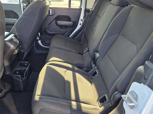 Used 2023 Jeep Gladiator Sport image 11