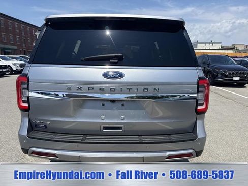 Used 2024 Ford Expedition Limited AWD/4WD image 4
